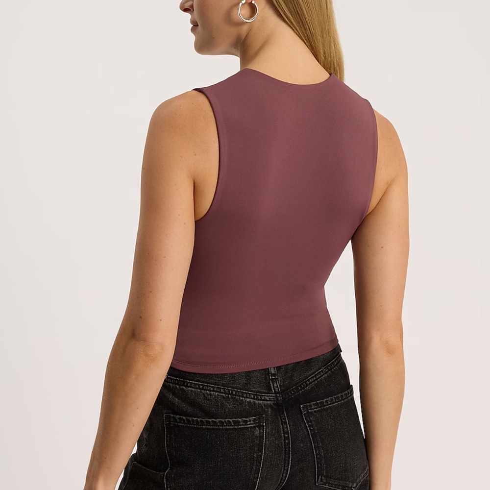 Express Body Contour Crop top - Picture 3 of 7